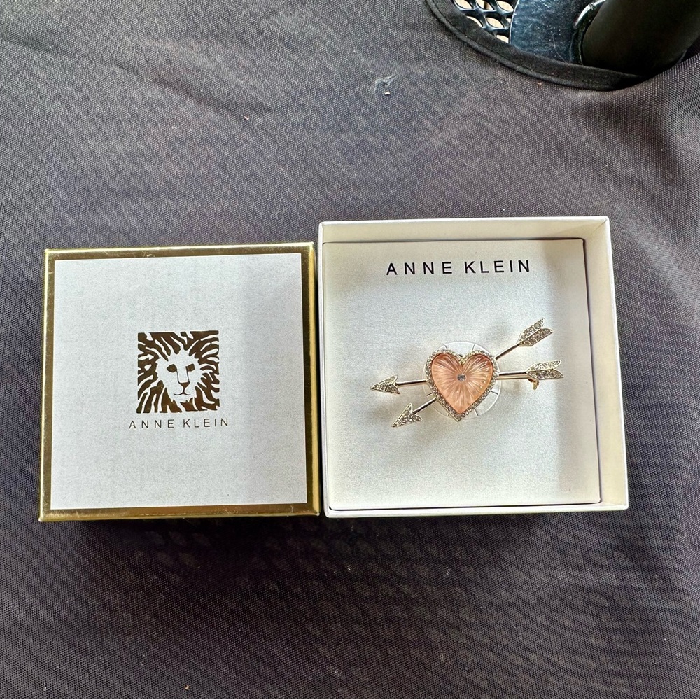 Anne Klein Heart Brooch with Arrow - Picture 4 of 7